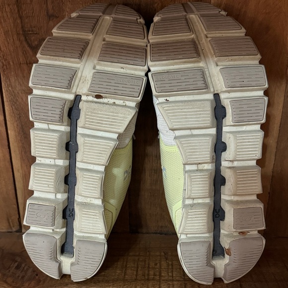 On Running Women’s White and Yellow Athletic Shoes- size 9 - Picture 7 of 9